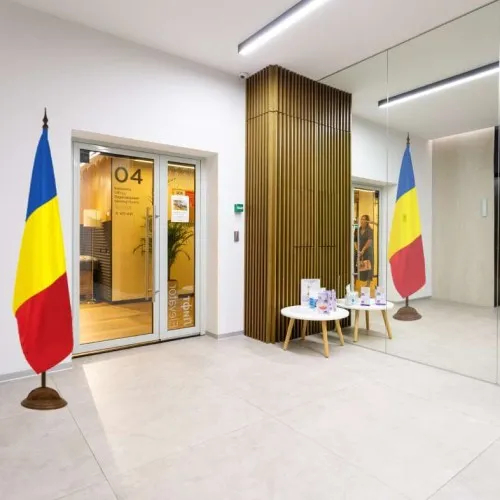 Interior wooden flag stand for one flag - 220 cm.