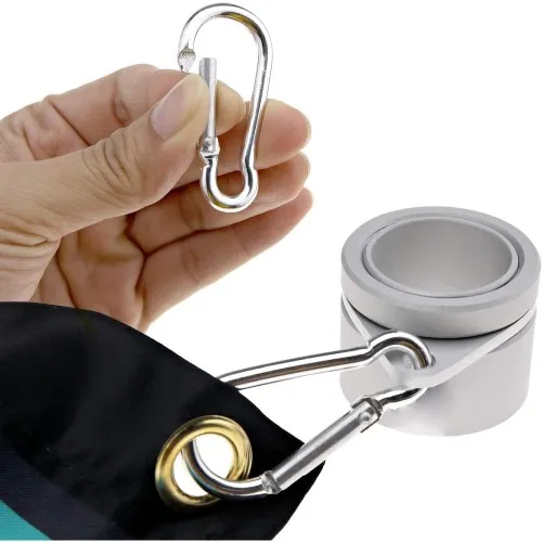 Metal anti-twist mechanism for the flag