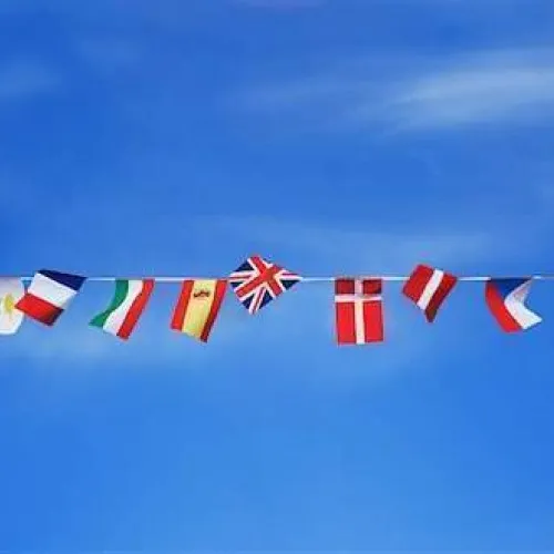 Ghirlandă cu 28 de stegulețe ale statelor membre ale Uniunii European, lungime 8 metri