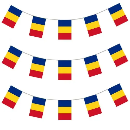 Ghirlandă 3m cu 10 steaguri ale României de 15 x 21 cm fiecare